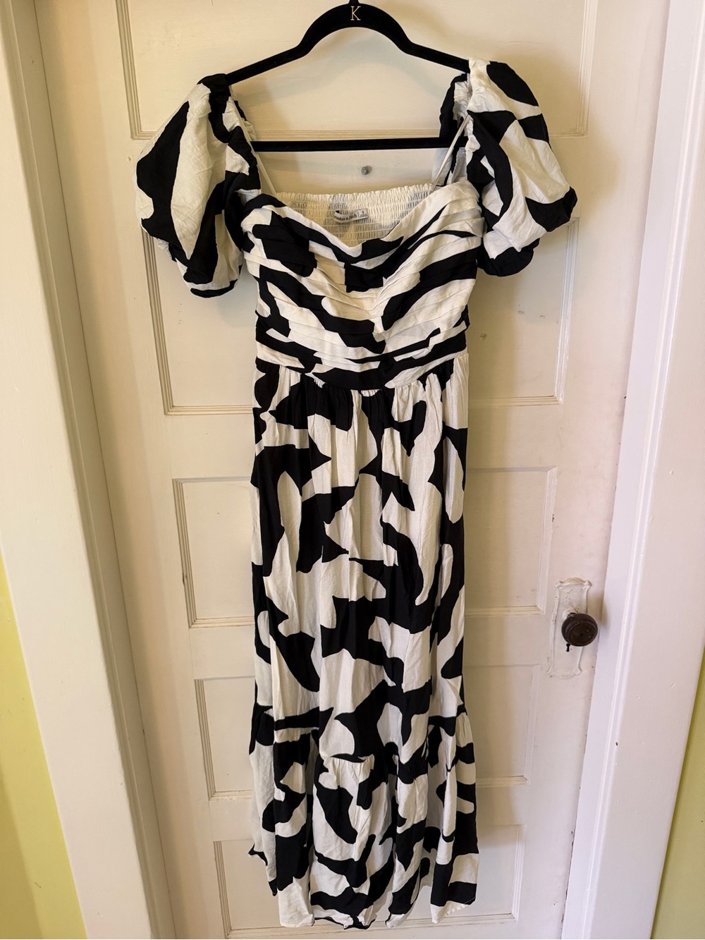 Abercrombie & Fitch Black and White Puff-Sleeve Maxi Dress